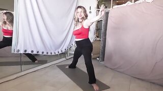 Erin Electra - Une maman salope se fait baiser en faisant du yoga