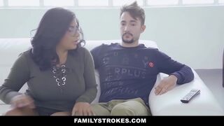 FamilyStrokes - Hot Latin Twin (Sheyla) (Keysha) competono per il cazzo